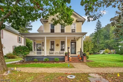 33 Seventh St, Frenchtown, NJ 08825