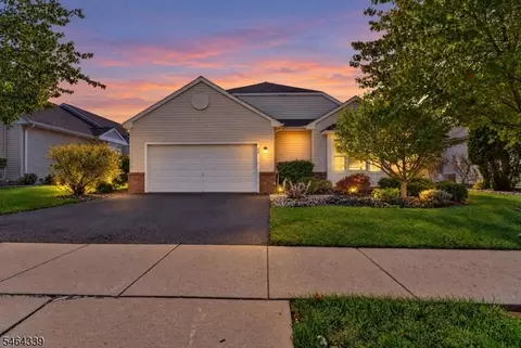 32 Daulton Dr, Somerset, NJ 08873