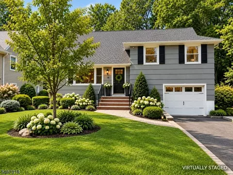 33 Longacre Dr, Livingston, NJ 07039