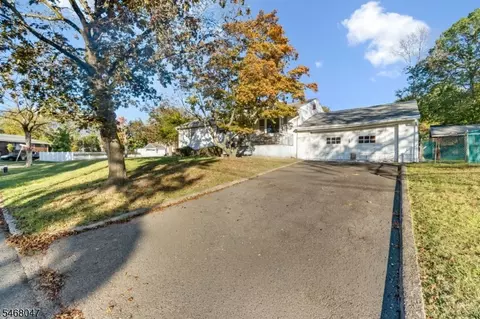2 Overlook Ave, Little Falls Twp, NJ 07424