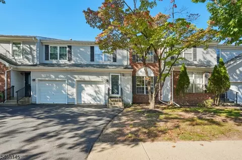 135 Grantham Dr, Somerset, NJ 08873