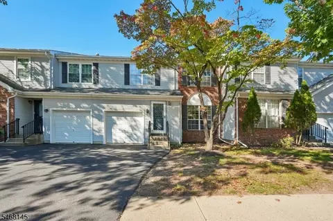 135 Grantham Dr, Somerset, NJ 08873