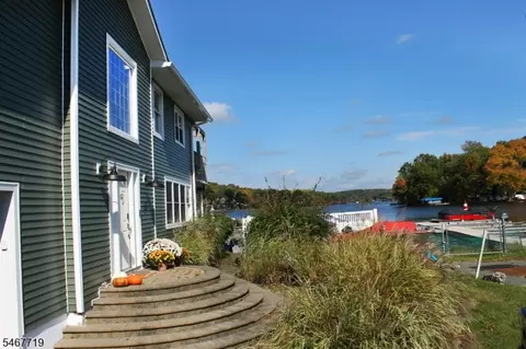 25 Waterside Dr, Lake Hopatcong, NJ 07849