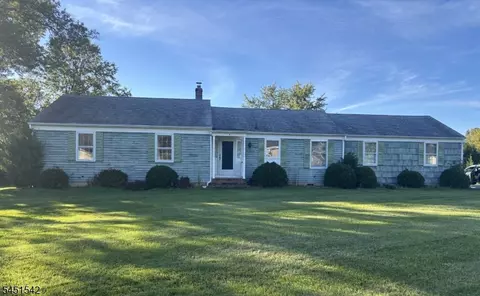 5 Wales Ct, Annandale, NJ 08801