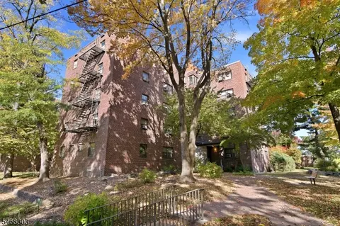 401 Park Pl #1E, Fort Lee, NJ 07024