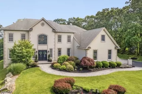 29 Crownview Ct, Sparta, NJ 07871