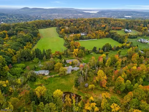 39 Still Hollow Rd, Tewksbury Twp, NJ 08833
