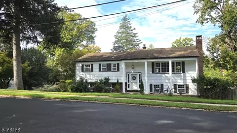 5 Cedar St, Hillsdale, NJ 07642