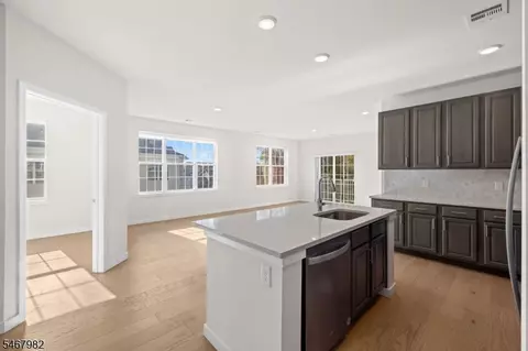 644 Lorhan Dr, Piscataway, NJ 08854