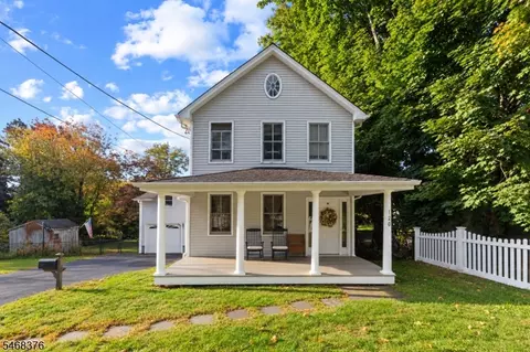 120 Hill St, Midland Park, NJ 07432