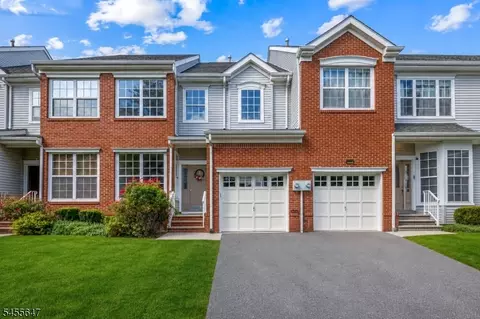 33 Gordon Cir, Parsippany, NJ 07054