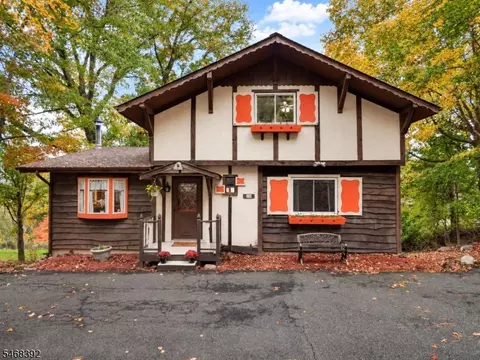 130 Glenside Trl, Sparta, NJ 07871