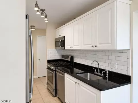 Kitchen - 14 River Rd #K, Nutley, NJ 07110 photo 3 of 3