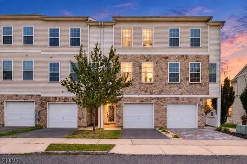 16 Paulina Pl, Somerset, NJ 08873