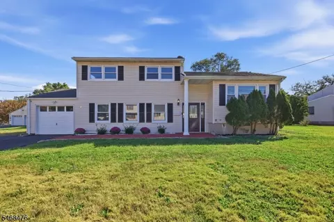 7 Winthrop Rd, Somerset, NJ 08873