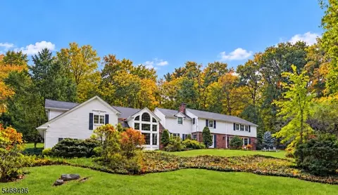 68 E Lake Rd, Kinnelon, NJ 07405