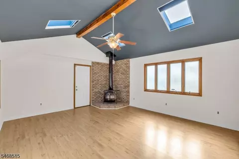 Living - 187 State St, Bloomfield, NJ 07003 photo 4 of 6