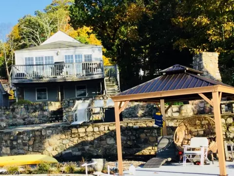 32 Chincopee Rd, Lake Hopatcong, NJ 07849