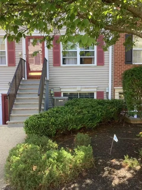 54 Yancy Dr #54, Newark, NJ 07103