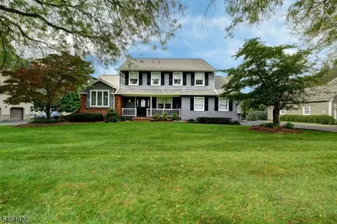 31 W End Ave, Pompton Plains, NJ 07444