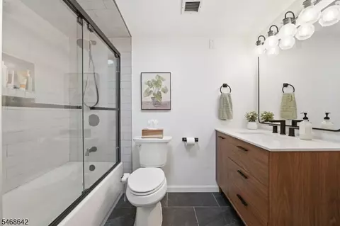 Bath - 290 Anderdon St #4N, Hackensack, NJ 07601 photo 1 of 2