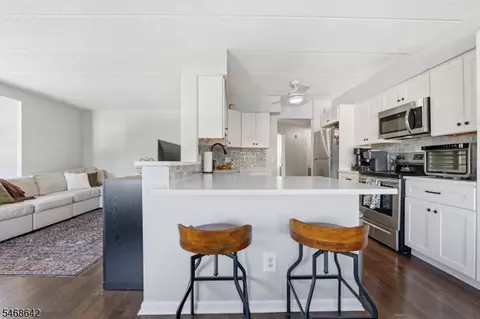 Kitchen - 290 Anderdon St #4N, Hackensack, NJ 07601 photo 5 of 7