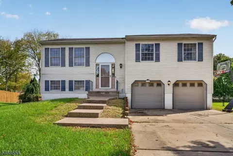 928 Liberty St, Belvidere, NJ 07823