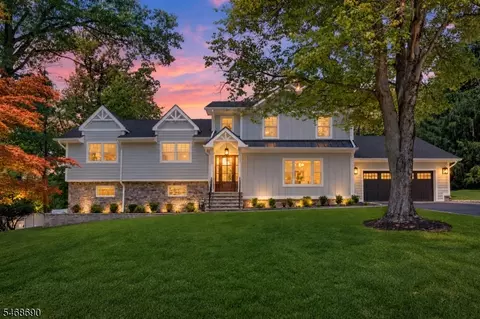51 Brookside Ter, Caldwell, NJ 07006