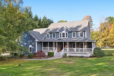 6 Christine Ct, West Milford, NJ 07480