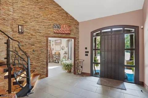 Entry Way - 87 Jackson Ave, Wayne, NJ 07470 photo 2 of 7