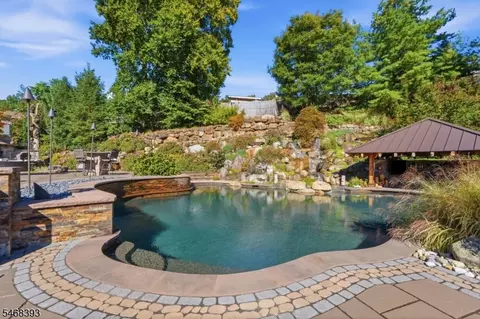 Exterior - 87 Jackson Ave, Wayne, NJ 07470 photo 10 of 11