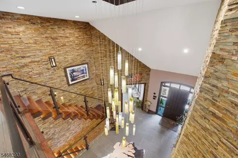 Entry Way - 87 Jackson Ave, Wayne, NJ 07470 photo 4 of 7