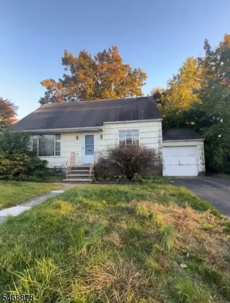 24-08 Arcadia Rd, Fair Lawn, NJ 07410