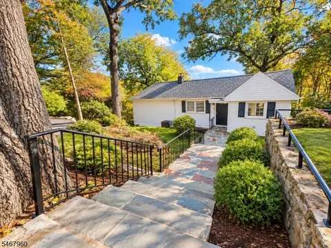 30 Sunset Trl, Rockaway Twp, NJ 07866