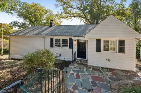 30 Sunset Trl, Rockaway Twp, NJ 07866