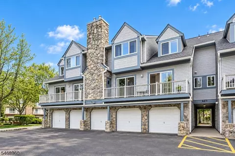 7 Garden Ct, Succasunna, NJ 07876