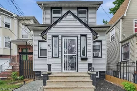 239 S 19th St, Newark, NJ 07103