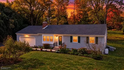 77 Hogback Rd, Pittstown, NJ 08867