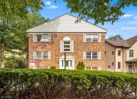 50 Elm St #B8, Morristown, NJ 07960