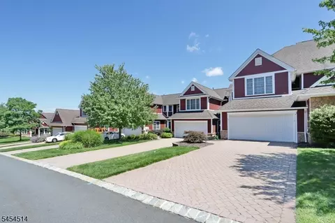 28 Turnberry Ln, Hamburg, NJ 07419