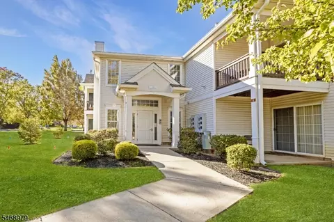 12 Overlook Dr #12, Stewartsville, NJ 08886