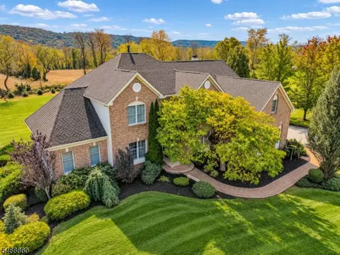 15 Halls Mill Rd, Asbury, NJ 08802