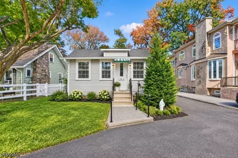 32 N Shore Rd, Denville, NJ 07834