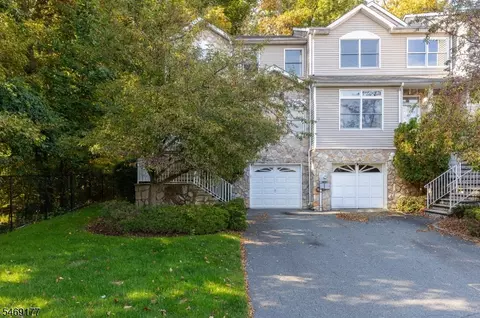 389 Summerhill Dr, Morris Plains, NJ 07950