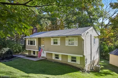 54 Cedar Ridge Dr, Vernon, NJ 07462