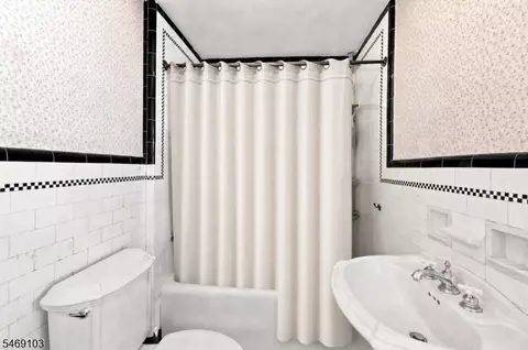 Bath - 82 Brook Ave, Passaic, NJ 07055 photo 1 of 1