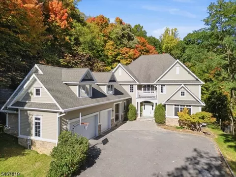 8 Chapel Hill Ct, Cedar Grove, NJ 07009