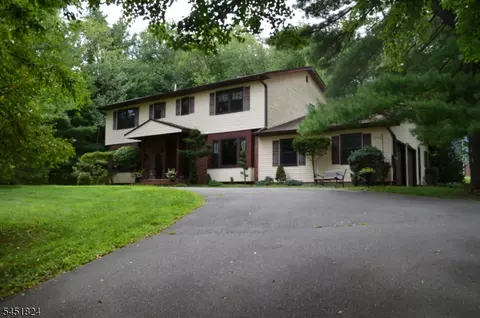 1 Glenbrook Ct, Whippany, NJ 07981