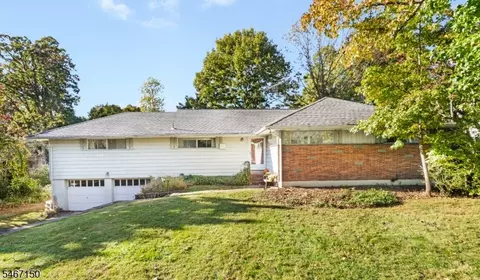 11 Hamilton Dr E, Caldwell, NJ 07006