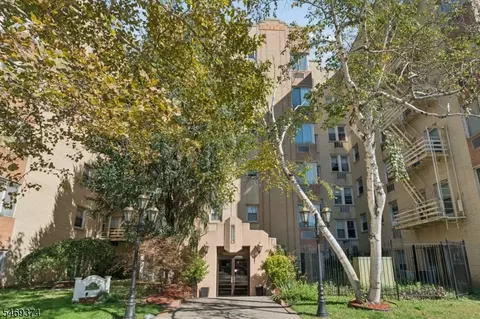 19-31 Lyons Ave #610, Newark, NJ 07112